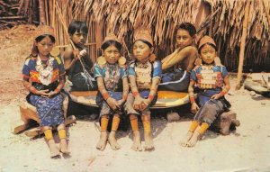 Niños de SAN BLAS vestidos de fiesta Panama Children c1960s Vintage Postcard