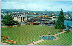 Postcard - C.P.R. Building and Steamer - Victoria, Canada