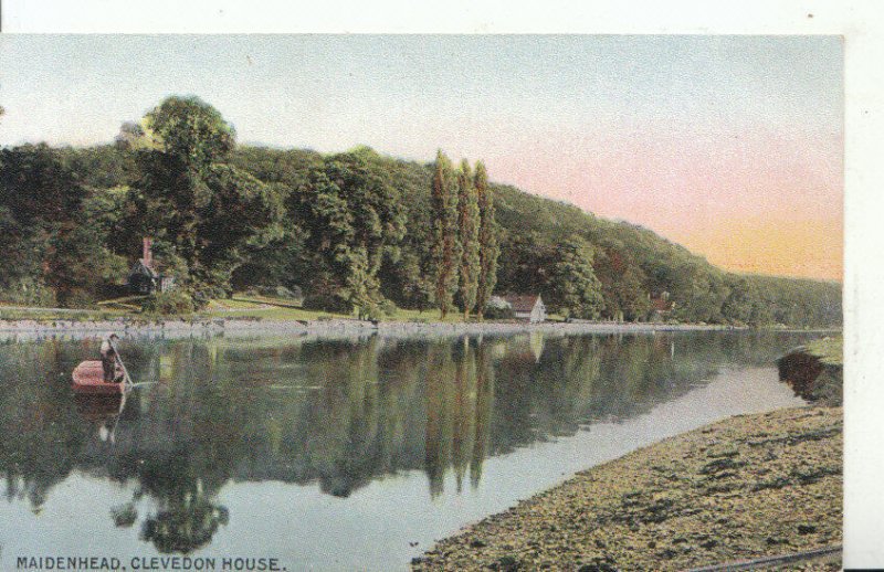 Berkshire Postcard - Maidenhead - Clevedon House - Ref 13211A
