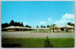 Roadside View~Daphne Alabama~Malbis Hotel Courts Color Photo~Vintage Postcard