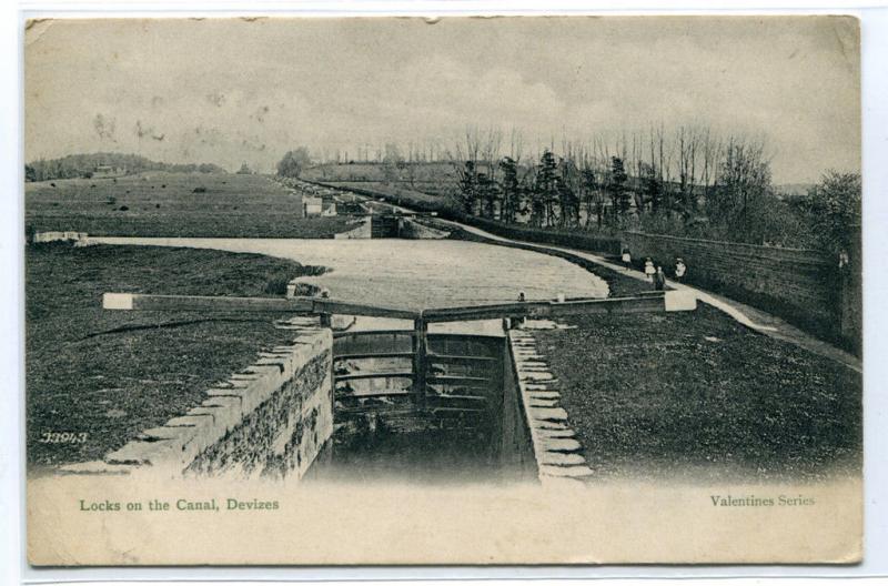 Locks on the Canal Devizes Wiltshire England UK 1911 postcard