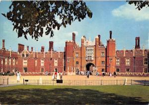 BR90512  hampton court palace middlesex the great gatehouse uk