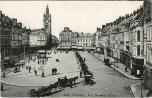 CPA DOUAI - La Grand Place (136488)