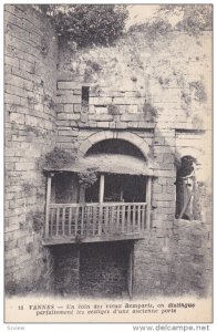 VANNES , France , 00-10s : Un coin des vieux Remparts