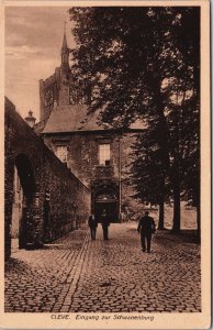 Germany Cleve Eingang zur Schwanenburg Kleve Postcard C119