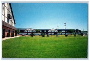 c1960's Colony Haus Motor Inn Exterior Williamsburg Iowa IA Unposted Postcard