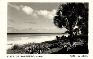 cuba, VARADERO, Beach Scene (1950s) V. Aton RPPC Postcard