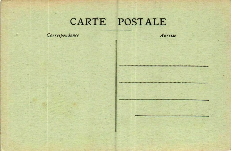 CPA AK NOSSI-BE L'Ecole principale le jour de l'Armistice MADAGASCAR (709665)