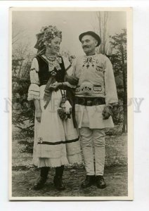 3086212 HUNGARY lovers in native dress vintage PC