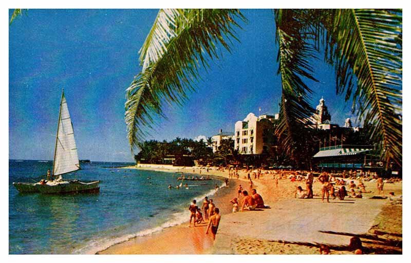 Postcard BEACH SCENE Honolulu - Waikiki Hawaii HI AS4679