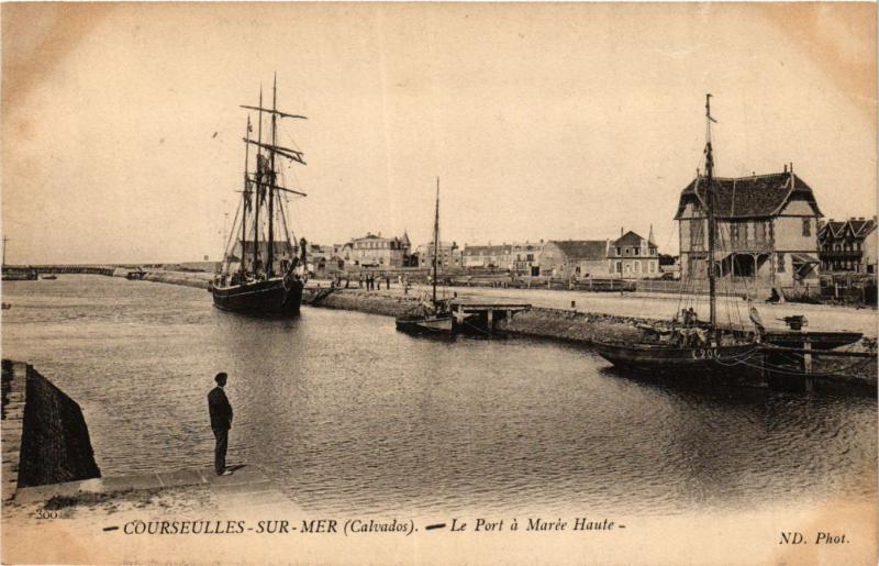 CPA COURSEULLES-sur-MER Le Port a Marée Haute (422244)