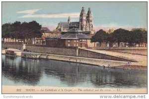 France Tours La Cathedrale et le Cirque