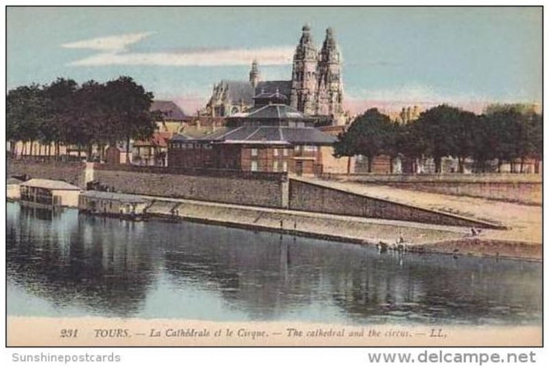 France Tours La Cathedrale et le Cirque