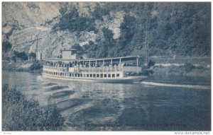 Profondeville s/Mueuse, Belgium, 00-10s : Le bateau touriste devant les roche...