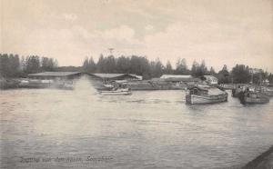 Soerabaja Indonesia Ingang van den haven River Scene Ships Postcard J65181