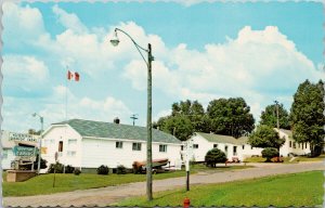 Nipigon Ontario Sunnyside Cabins c1979 Ettinger Postcard G41