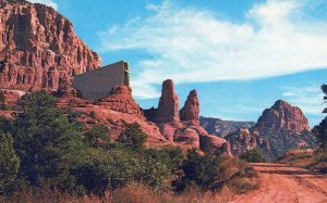 VINTAGE STANDARD SIZE POSTCARD OAK CREEK CANYON SOUTH OF SEDONA ARIZONA