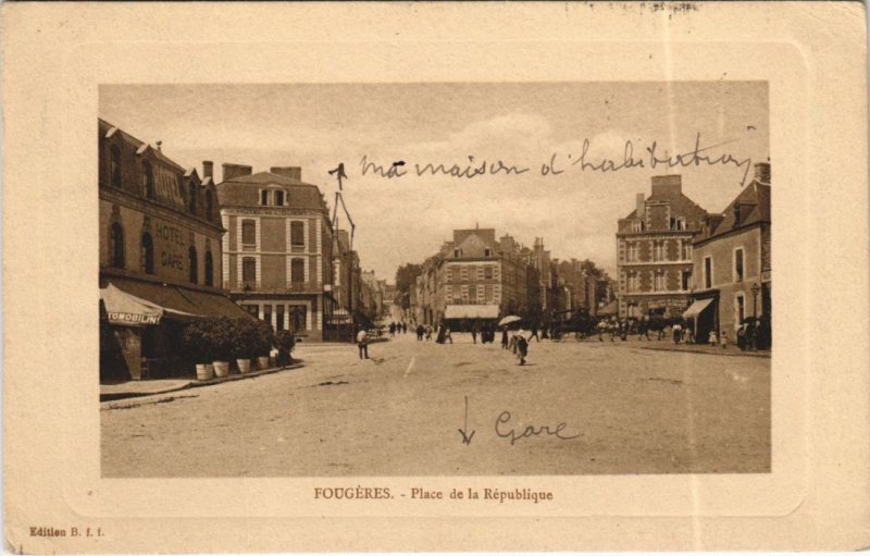 CPA Fougeres Place de la Republique (1236592)