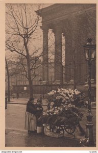 PARIS , France , 1920-30s ; Flower Seller