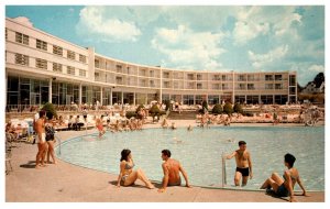 New York  Loch Sheldrake Charles and Lillian Brown's Hotel , Outdoor Pool