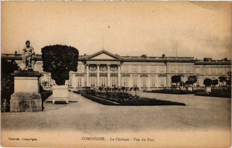 CPA Compiegne- Le Chateau, vue du Parc FRANCE (1009083)