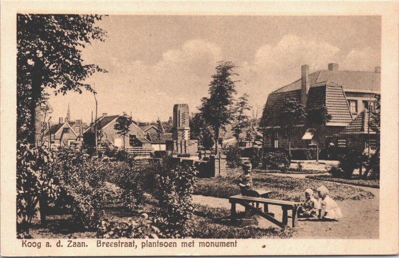 Netherlands Koog Aan De Zaan Breestraat Plantsoen Met Monument Postcard 09.42