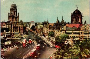 VINTAGE CONTINENTAL SIZE POSTCARD VICTORIA TERMINUS & STREET SCENE BOMBAY 1970s