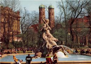 B69174 Neptun Fountain Munchen   germany