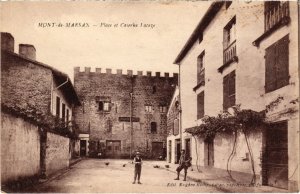CPA Mont-de-Marsan - Place et Caserne Lacaze (111496)