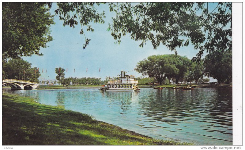 The Little Trillium paddle wheel boat in the lagoon at Centre Island,  Toro...