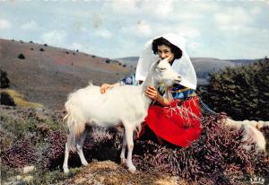 BF38788 types folklore  women with goat chevre animal animaux