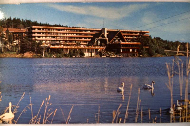 1973 Snow Lake Lodge Hotel In Mt. Snow Vermont VT Postcard - Mount - y2800