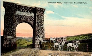 1910s Entrance Arch Yellowstone National Park Montana Horse & Buggy Postcard