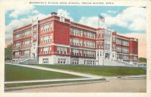 Cedar Rapids Iowa~Roosevelt Junior High Shool~Plaid Wall Design~1937 Postcard