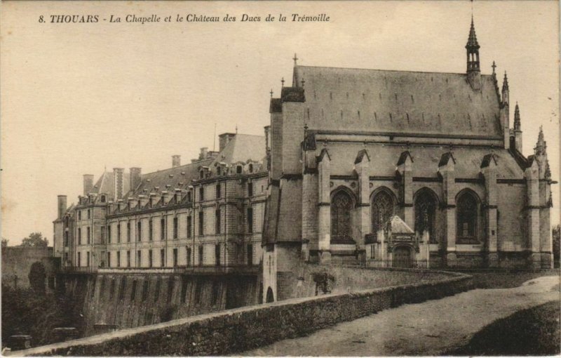 CPA THOUARS La Chapelle et le Chateau des Ducs de la Tremoille (1140693)