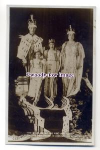 r1564 - King George VI  Queen Elizabeth & Princess Elizabeth & Margaret postcard