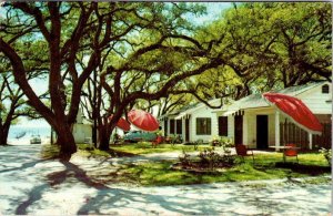 MS, Mississippi COLONIAL COTTAGES Roadside Motel BILOXI & GULFPORT 1952 Postcard