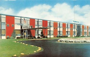 BATAVIA, New York~NY  TREADWAY INN MOTEL  Roadside  Chrome Artist View Postcard