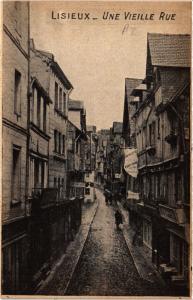 CPA LISIEUX - Une Vieille Rue (516757)