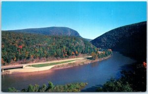 Postcard - The Delaware Water Gap, USA, North America