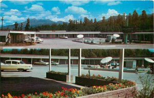 Postcard 1950s Arizona Flagstaff Route 66 autos Ben Franklin Motel 24-14