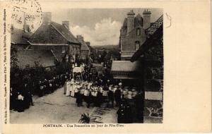 CPA Pontmain - Une Procession un jour de Féte-Dieu (192683)