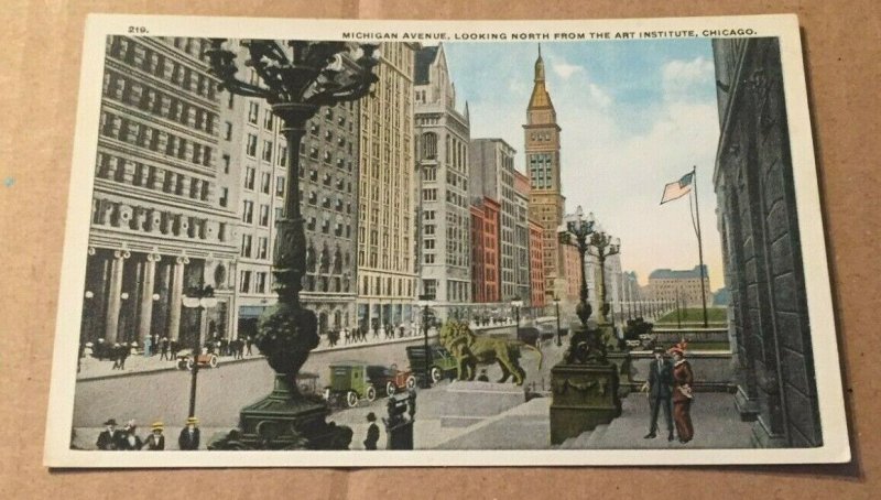 VINTAGE UNUSED  POSTCARD MICHIGAN AVE LOOKING NORTH FROM ART INST. CHICAGO ILL