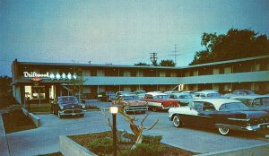 Postcard  Early View of Driftwood Motel in Denver, CO.    R2