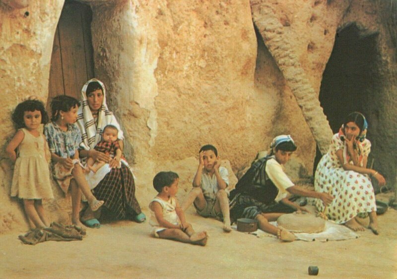 Tunisia Postcard - Sud Tunisien - Vie De Famille   RR9036 