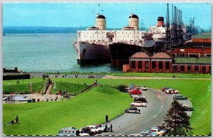 New Western Docks And Pilgrim Father's Park Southampton England Postcard