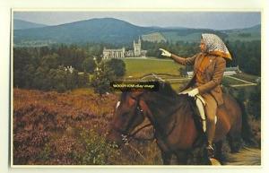 q1599 - Queen Elizabeth on horseback Balmoral Castle - Ro...