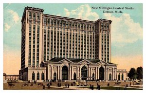 Postcard TRAIN STATION SCENE Detroit Michigan MI AQ8475