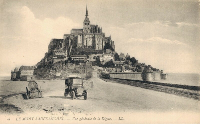 France Le Mont Saint Michel Vue générale de la Digue 03.37