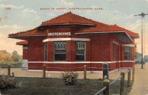 Independence Kansas Santa Fe Depot Exterior Vintage Postcard KK60